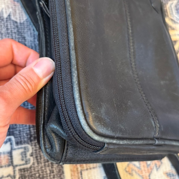 Vintage Fossil Women’s Black 100% Genuine Leather Crossbody Purse - Picture 14 of 16